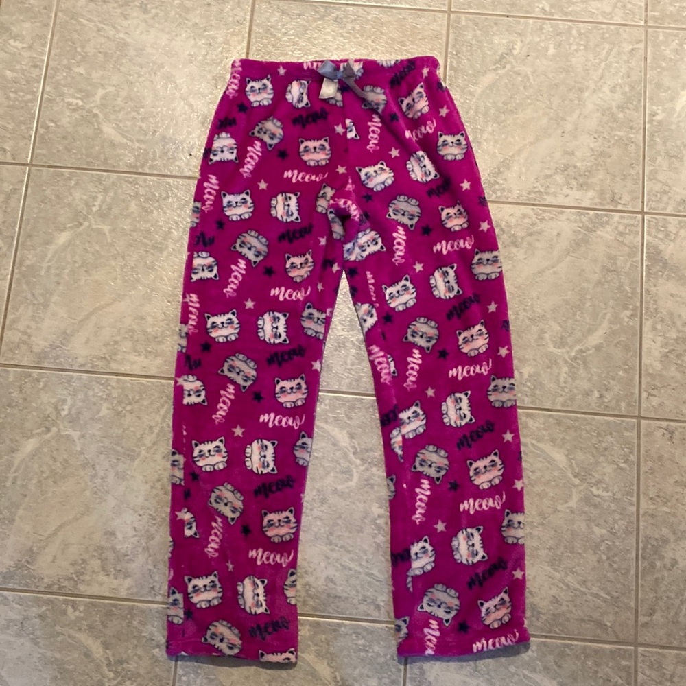 Snuggly cat pants. 14/16 measure 28x28 Like New